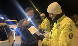 Burdur'da İlginç Olay: Ehliyet Zarfını Polislere Açtırdı