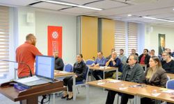 Adana'da 'Diksiyon ve Yapay Zeka Çağında Habercilik' eğitimi