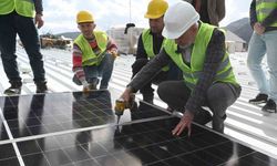 Isparta Belediyesi, pazar alanı çatılarına GES kuruyor