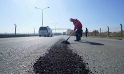 Kahramanmaraş'ta deforme olan yollar sıcak asfaltla tamir ediliyor