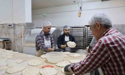 Kozan'da ustaların Ramazan ayında pide mesaisi
