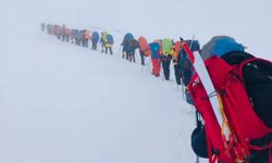 Osmaniyeli depremzede dağcılar Erciyes'te anma tırmanışı yaptı