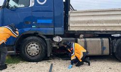 Otobüsle çarpışan tır, barakaya daldı: Ekipler ve vatandaşlar dakikalarca olay yerinde yaralı aradı