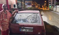 Tozlu Araç Camlarını İstanbul Manzarasına Dönüştüren Sanatçı