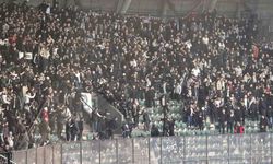 Kocaelispor-Beşiktaş maçında tribünler karıştı