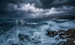 Denizlerde Fırtına Alarmı: Mersin Valiliği'nden Uyarı Geldi