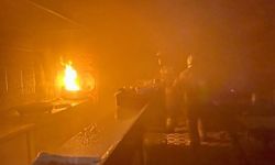 Antakya'da kızartma makinesinden çıkan yangında dönercide alevler yükseldi