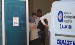 Antalya'da bariyerlere çarpan motosikletli hayatını kaybetti