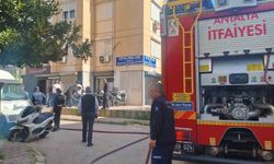 Antalya'da Tamirhanede Korkutan Yangın