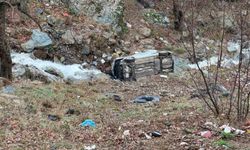 Bayram namazı yolunda kaza: Araç dereye uçtu, 1 kişi hayatını kaybetti