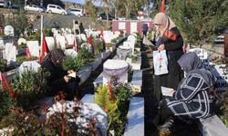 Deprem şehitliğinde hüzünlü bayram