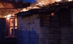 Dörtyol'da metruk bina yangını