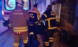 Ev yangınında dumandan etkilenen 2 kişi hastanelik oldu