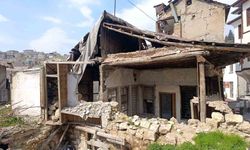 Kahramanmaraş'ta metruk binalar korku saçıyor
