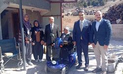 Mahalleli birleşti, engelli kadına akülü tekerlekli sandalye aldı