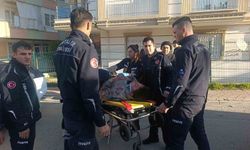 Manavgat'ta Otomobil Elektrik Direğine Çarptı: 3 Yaralı