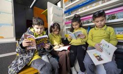 Mersinli Çocuklar Sanatla Buluştu: Kitobüs ve Tiyatro Keyfi