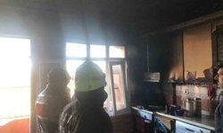 Samandağ'da evin mutfağından alevler yükseldi