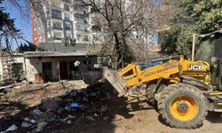 Mezitli’de Çöp Ev Operasyonu: Tek Bir Evden 10 Ton Atık Çıktı