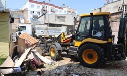 Akdeniz'de Çöp Ev Operasyonu: 1 Kamyon Atık Çıkarıldı