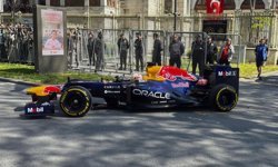F1 İstanbul'a Dönüyor: Yuki Tsunoda Boğaz'da Gaz Bastı!