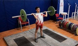 12 Yaşındaki Ağrılı Osman Halterde Türkiye Şampiyonu Oldu