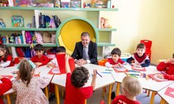 Mezitli'de 23 Nisan Coşkusu: Başkan Tuncer Uçurtma Uçurdu