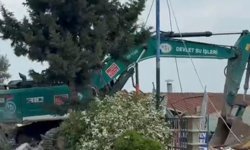 Adana'da göl kıyısındaki kaçak yapıların yıkımı sürüyor