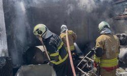 Antakya'da iş yeri alevlere teslim oldu