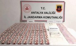 Antalya'da bir araçta yapılan aramada uyuşturucu madde ele geçirildi