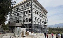 Arsuz'da sosyal hizmet merkezi binasında çalışmalar sürüyor
