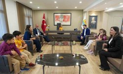 Başkan Boltaç koltuğunu devretti, çocuklar taleplerini sıraladı