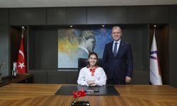 Başkan Seçer makamını çocuklara bıraktı