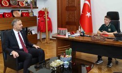 Başkan Toptaş, 23 Nisan'da koltuğunu minik Halil'e devretti