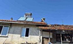 Burdur'da çıkan yangında ev ve ahır zarar gördü