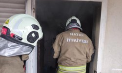 İskenderun'da evin mutfağı alevlere teslim oldu