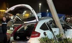 İskenderun'da hurdaya dönen otomobilin sürücüsü yaralandı