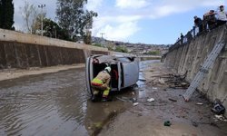 İskenderun'da kanala düşen otomobildeki 2 kişi yaralandı