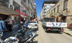 Kaldırım işgalini önlemek için operasyona çıkan zabıtanın görev aşkı, esnafın ısrarını yendi
