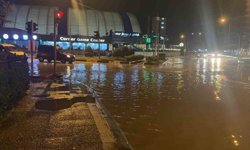 Osmaniye'de sağanak yağış hayatı olumsuz etkiledi