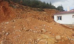 Osmaniye'de yağış sonrası heyelan: Bazı evlerin çevresinde çatlaklar oluştu