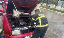 Seyir halindeki otomobil alev aldı