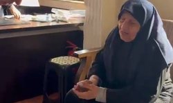 Yaşlı kadının pazarda kaybettiği cüzdanı zabıta ekipleri bulup sahibine teslim etti