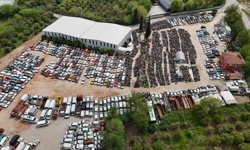 Yediemin otoparkları araç mezarlığına döndü, milyonluk araçlarla hurdaya dönenler aynı alanda sahiplerini bekliyor