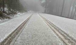 Zorkun Yaylası'nda dolu etkili oldu, çevre beyaza büründü