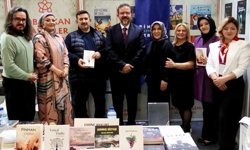 Pinhan Fuarda İz Bıraktı, Şiir Okurla Buluştu