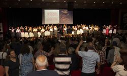 Mersinliler 'Naftalin Kokulu' Konserle Maziye Döndü