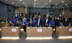Toroslar’ın Şampiyon Kadınları Mecliste Alkışlandı