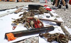 Antalya'da 4 etaptan oluşan deniz dibi temizliğinde yaklaşık 20 ton atık çıkartıldı