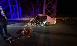 Dönüş yapmak isteyen otomobile hafif ticari aracın ok gibi saplandığı kaza kamerada